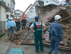新潟中越地震での救護活動の様子1