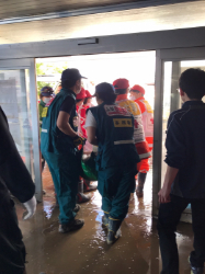 新潟中越地震での救護活動の様子2