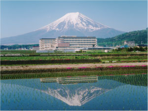 病院と富士山